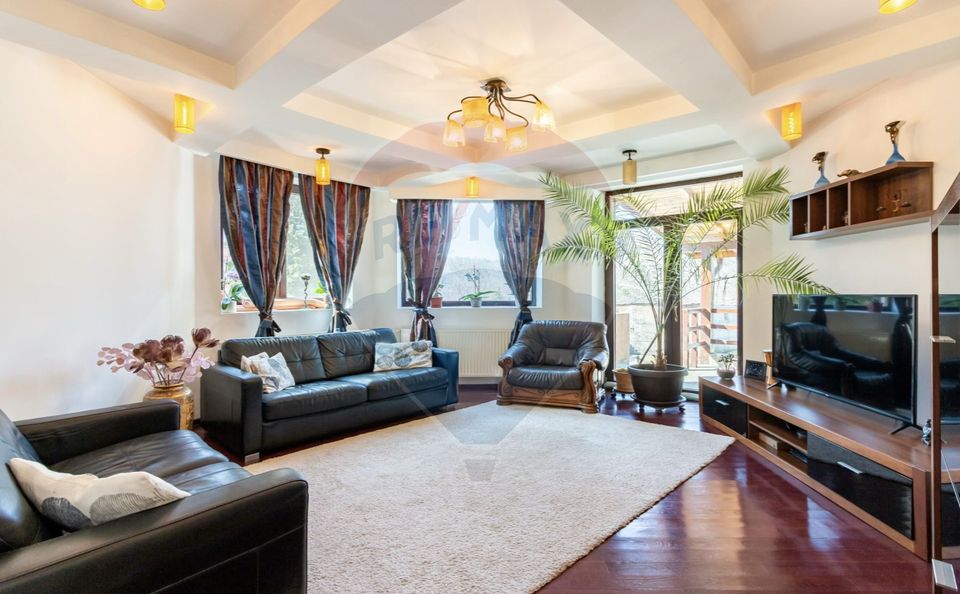 Villa for sale at the entrance to Mogosoaia, between two forests, lake