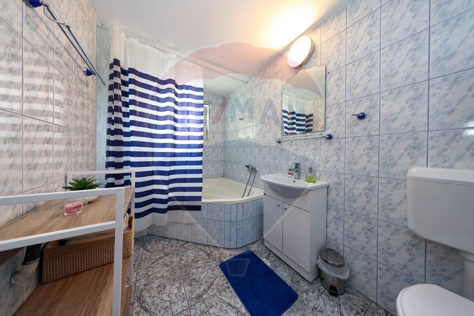 8 room House / Villa for sale, Stefan cel Mare area