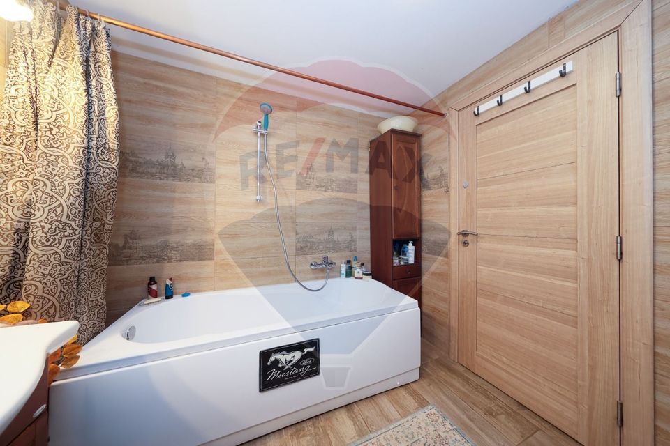 Ansamblu rezidențial cu casă principală și anexe, teren 1.487 mp