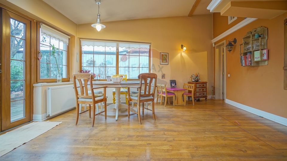 REZERVATA ! Caminul ideal, casa si curte frumos amenajata, Brasov