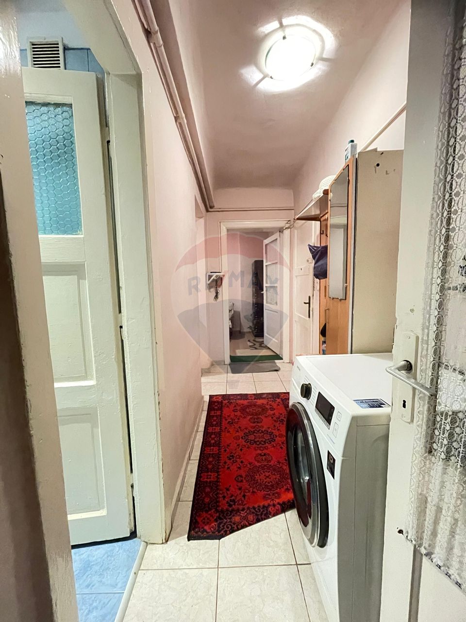 Apartament cu 3 camere situat ultracentral, lângă piață