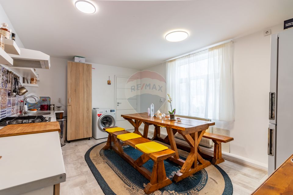 Casa de vanzare cu teren generos 504mp si piscina - Bucuresti