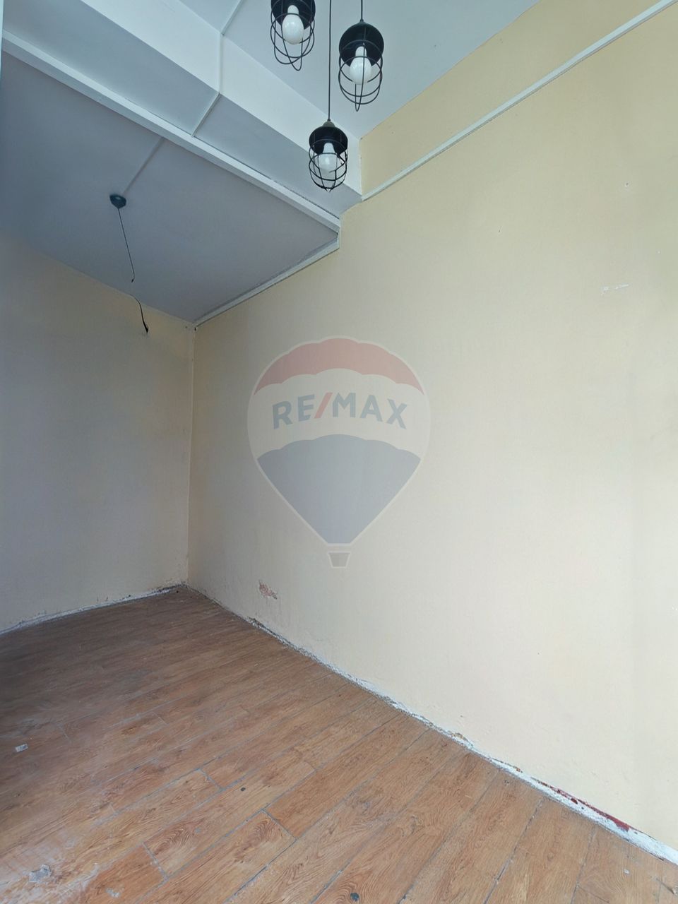 Spațiu comercial de 9mp de închiriat în zona Ultracentral