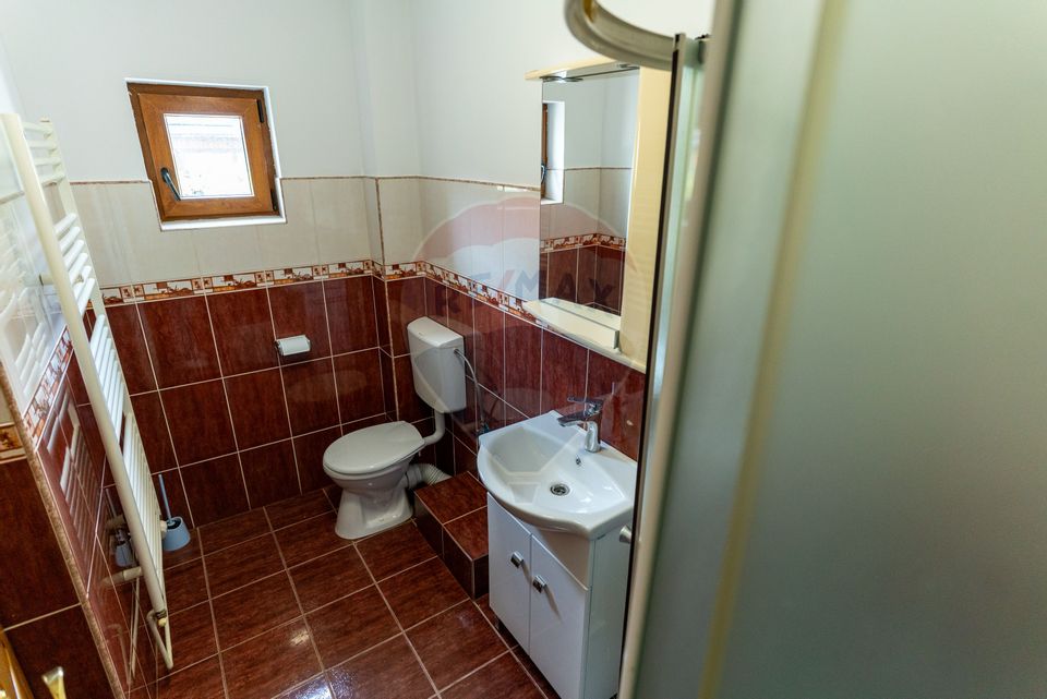 Vila /Pensiune 6 camere in Cristur, jud Hunedoara