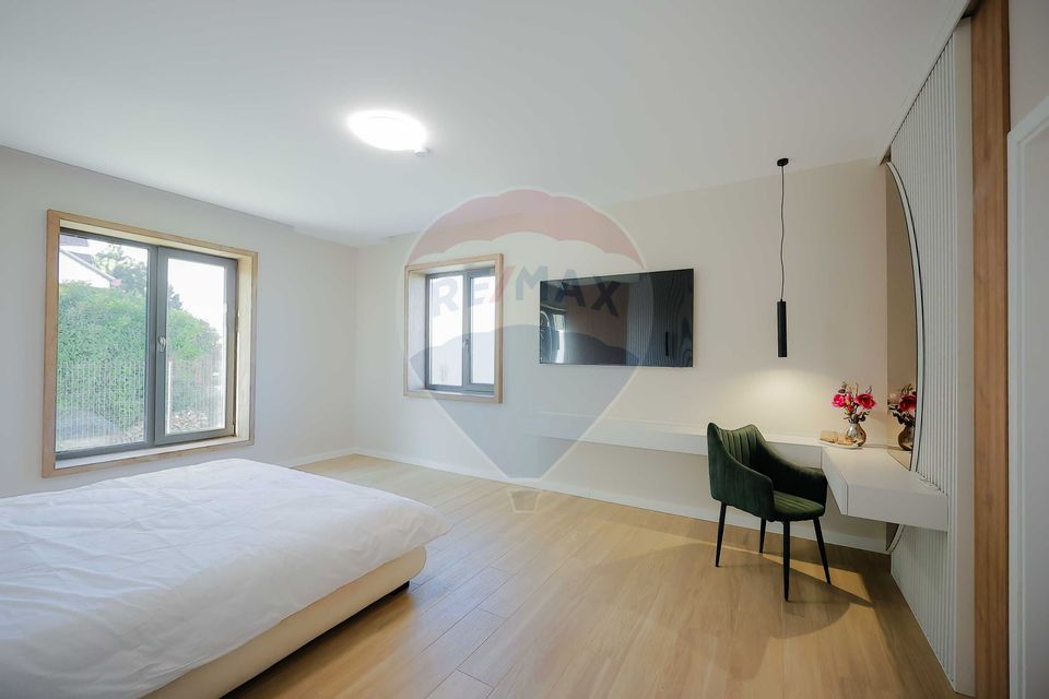 De vânzare Vilă cu 8 camere în Sânmartin, 290 mp util, teren 1100 mp