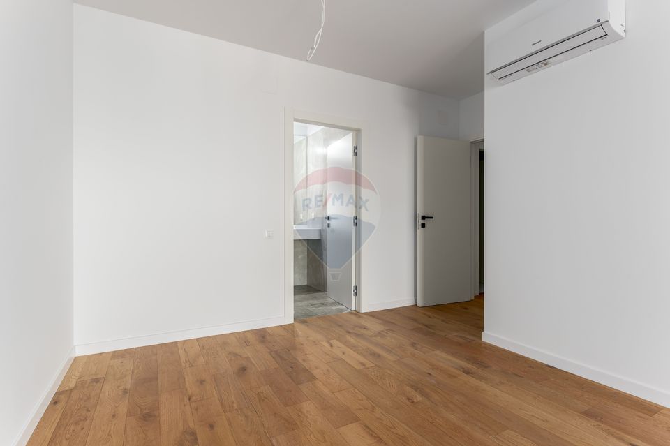 Double Studio (2 rooms) in Expozitiei Blvd., Agronomy, Press Square