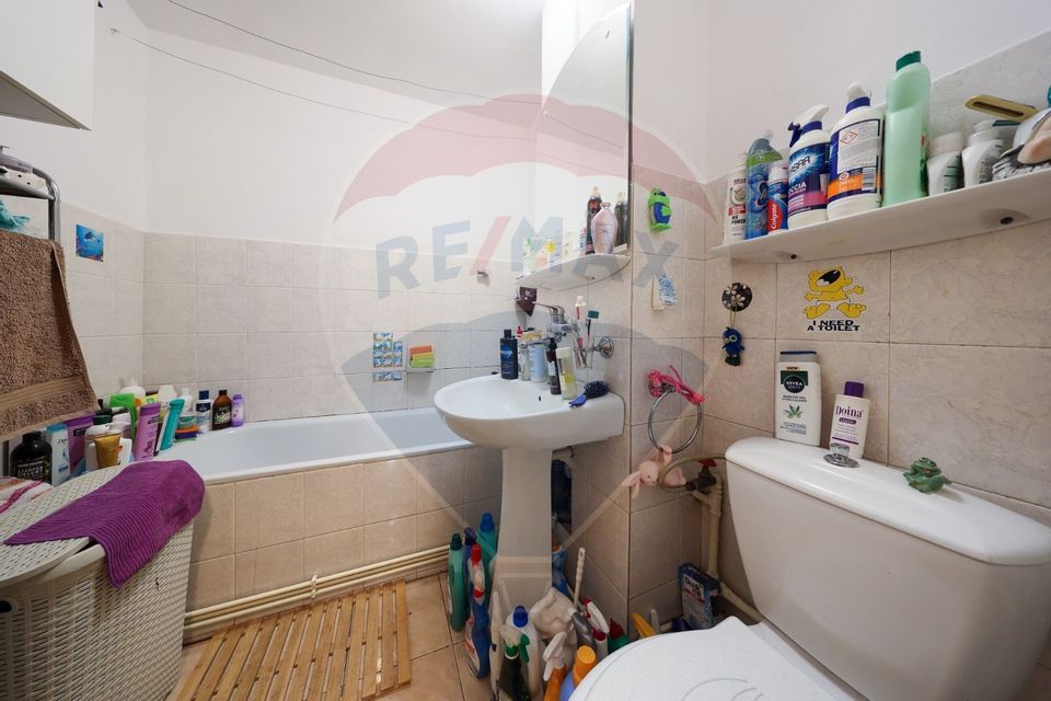 Apartament cu 3 camere, mobilat si utilat, în zona Racadau!