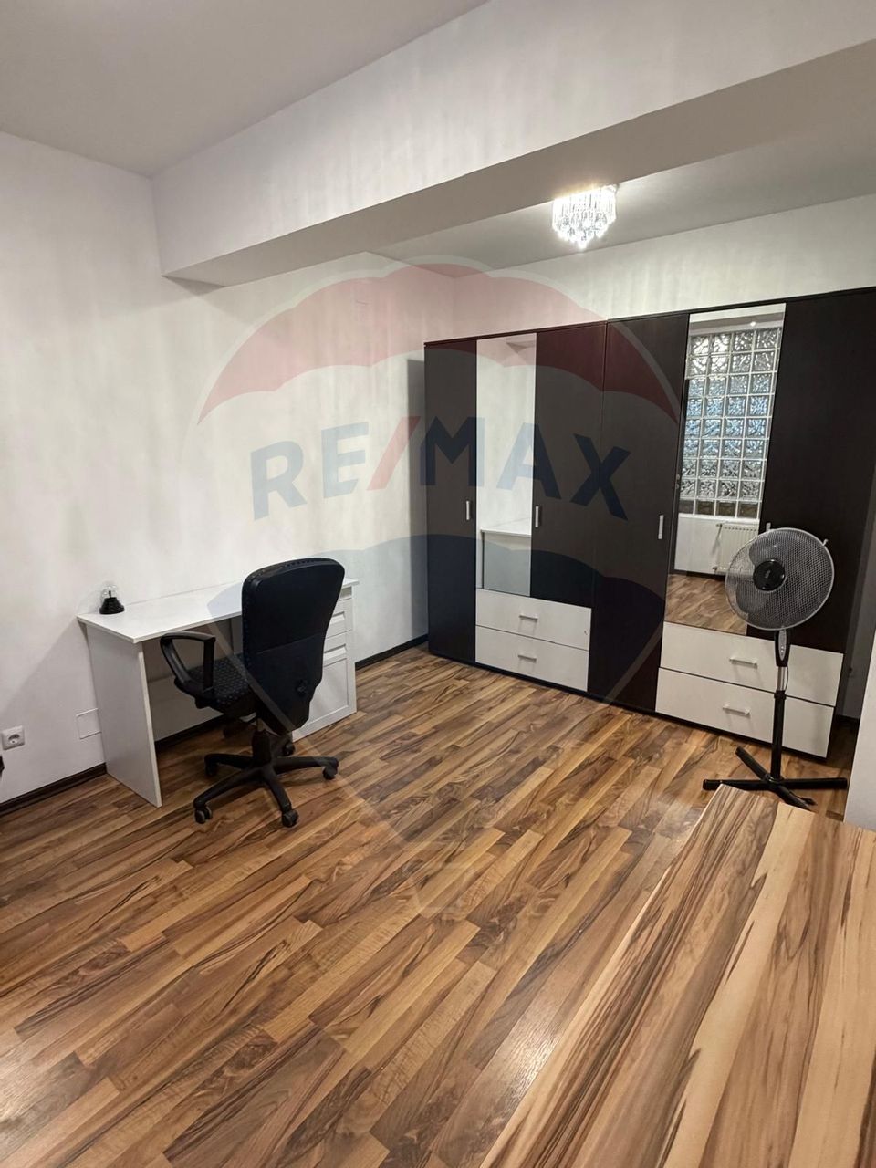 De vanzare apartament cu 2 dormitoare si living open space în Nufarul