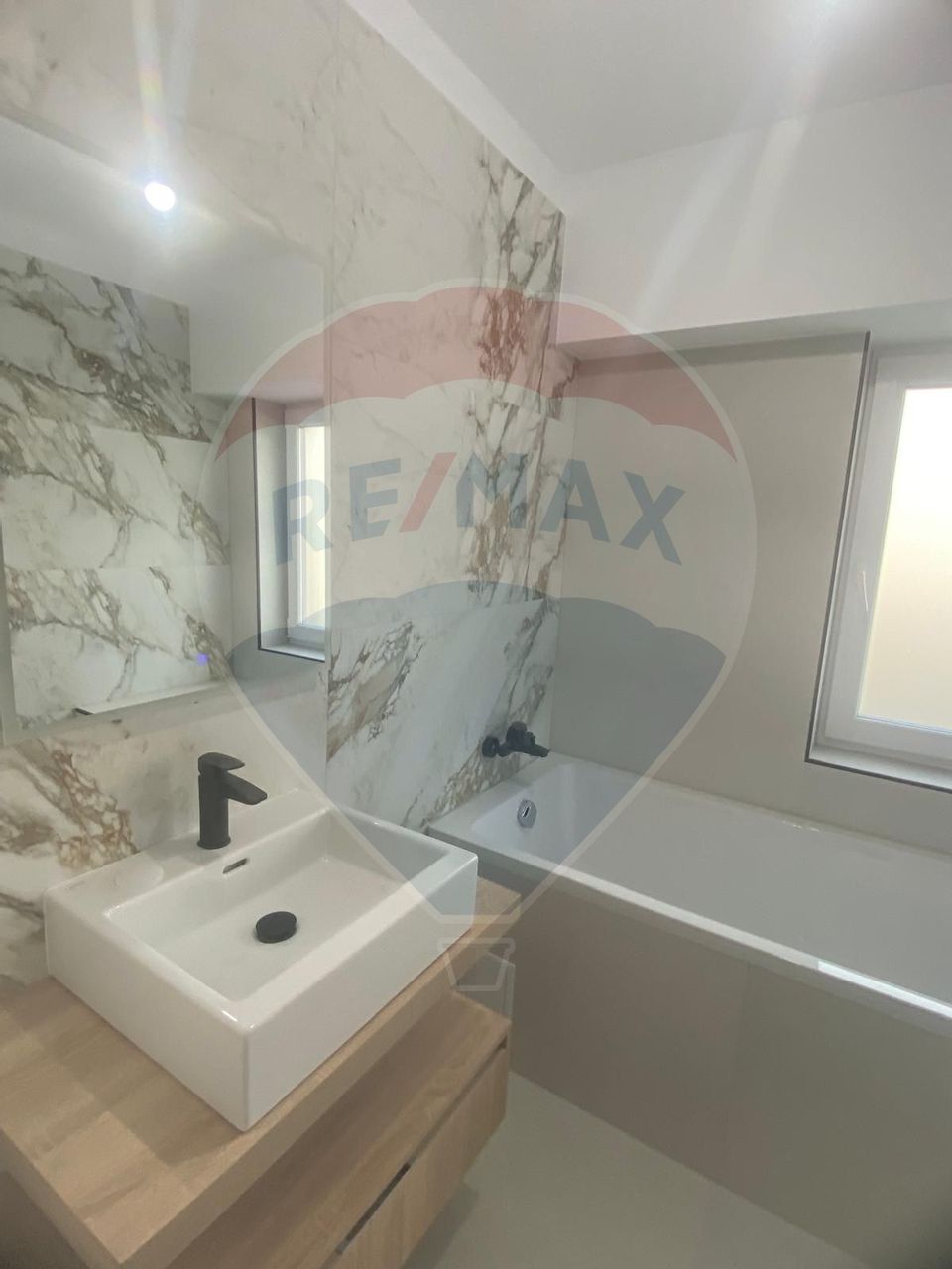 DE VANZARE Apartamente 1,2,3 si 4 camere în zona Centrala Ploiesti