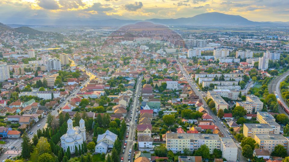 Cladire de 902 mp utili de vânzare, zona Grivitei - DN 13, COMISION 0