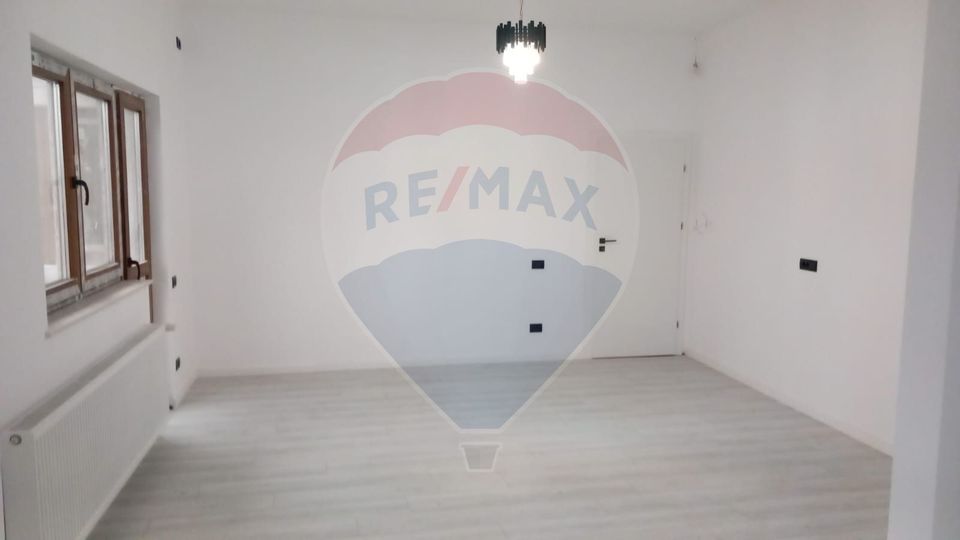 VANZARE Apartament cu 3 camere in zona Dacia