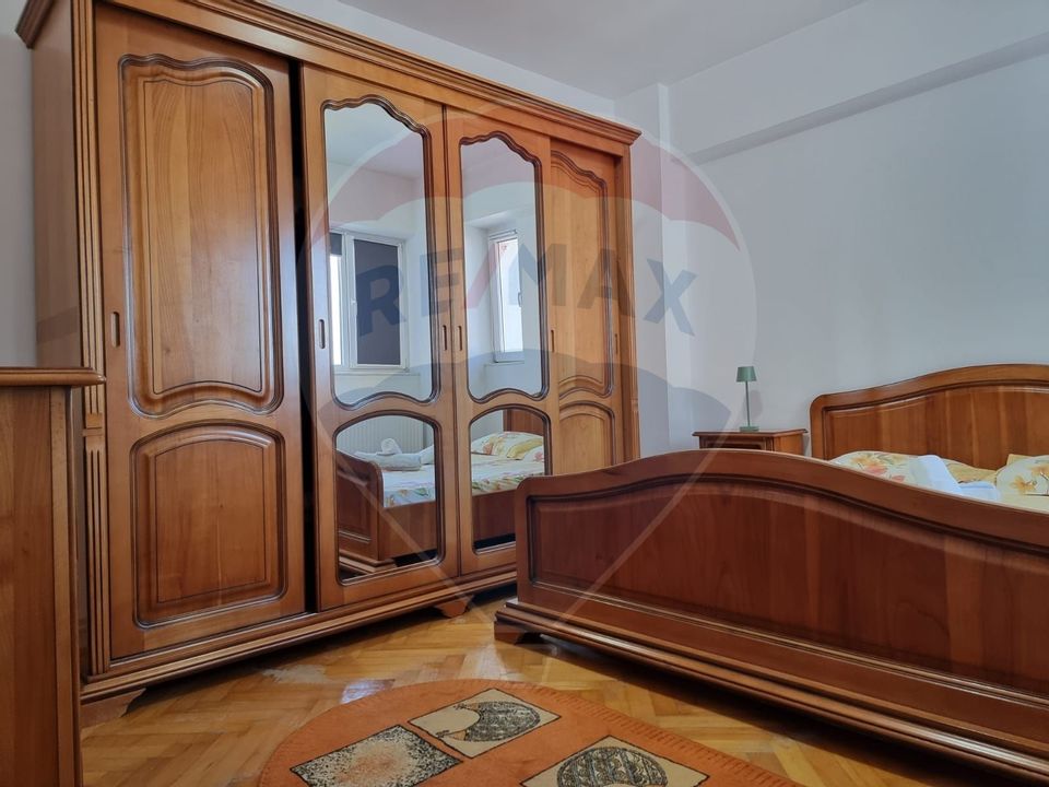 Apartament cu 3 camere de închiriat în zona Faleza Nord