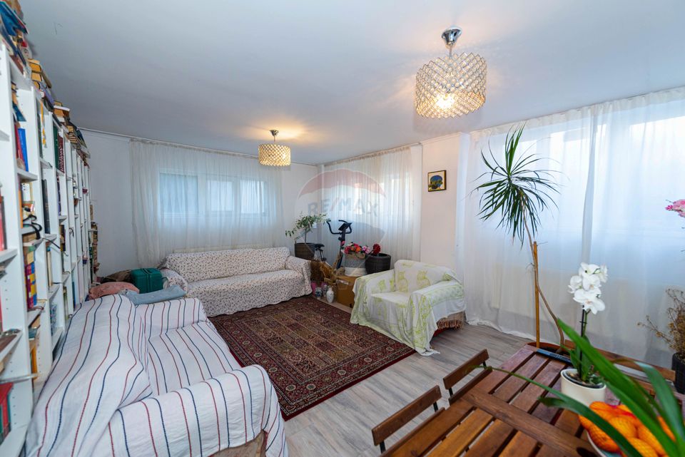 Apartament deosebit 3 camere, decomandat, vanzare, 100mp curte proprie