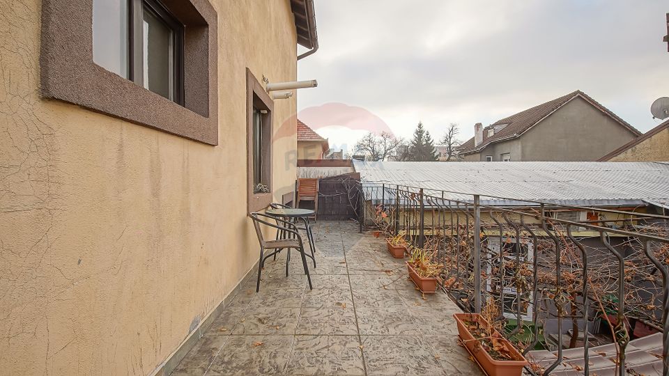 Casă / Vilă cu 12 camere de vânzare în zona Astra