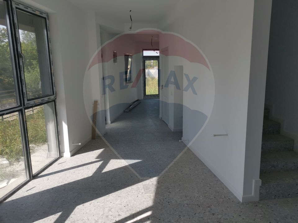 4 room House / Villa for sale