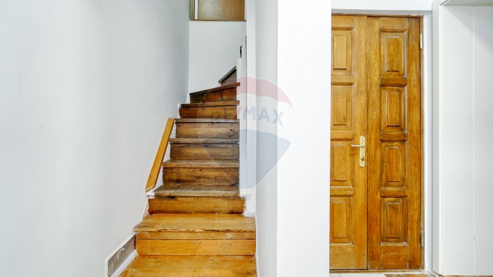 REZERVAT! Apartament generos, 6 camere, 3 băi, str Castelului