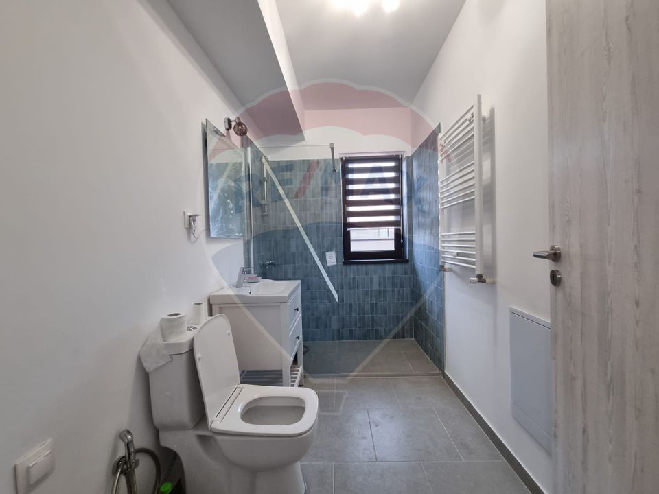 Penthouse 3 camere și loc de parcare, de închiriat, Cristian(REZERVAT)