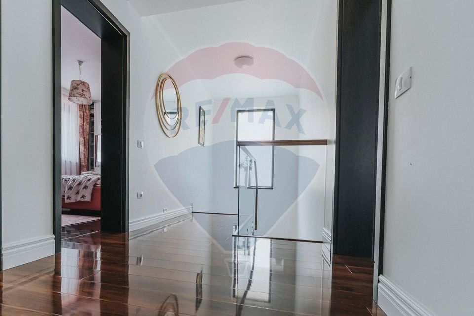 Ready to Move Family Home with Heated Pool – Gheorghe Doja Street, Ora