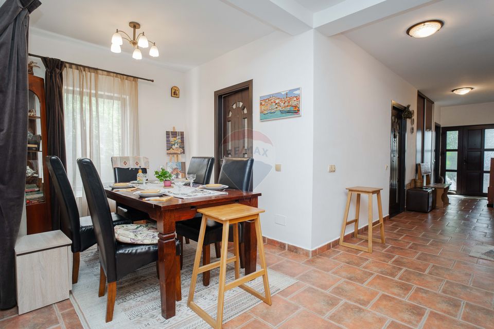 Casă cu Piscină de Vânzare, 500mp Teren, Str. Victoriei-Valea Lupului