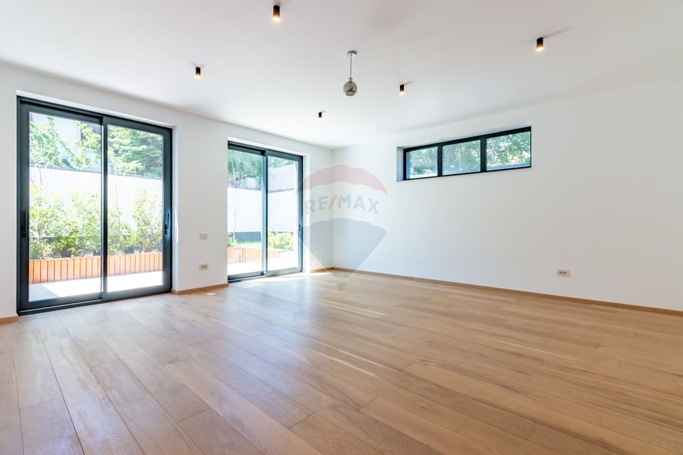 8 room House / Villa for sale, Lacul Tei area