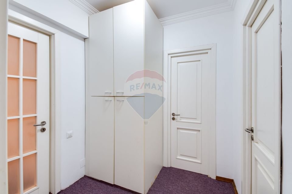 Apartament cu 3 camere de vânzare în Sisesti