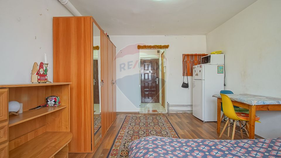 Comision 0% | Cameră 21 mp – Str. Înfrățirii, Brașov