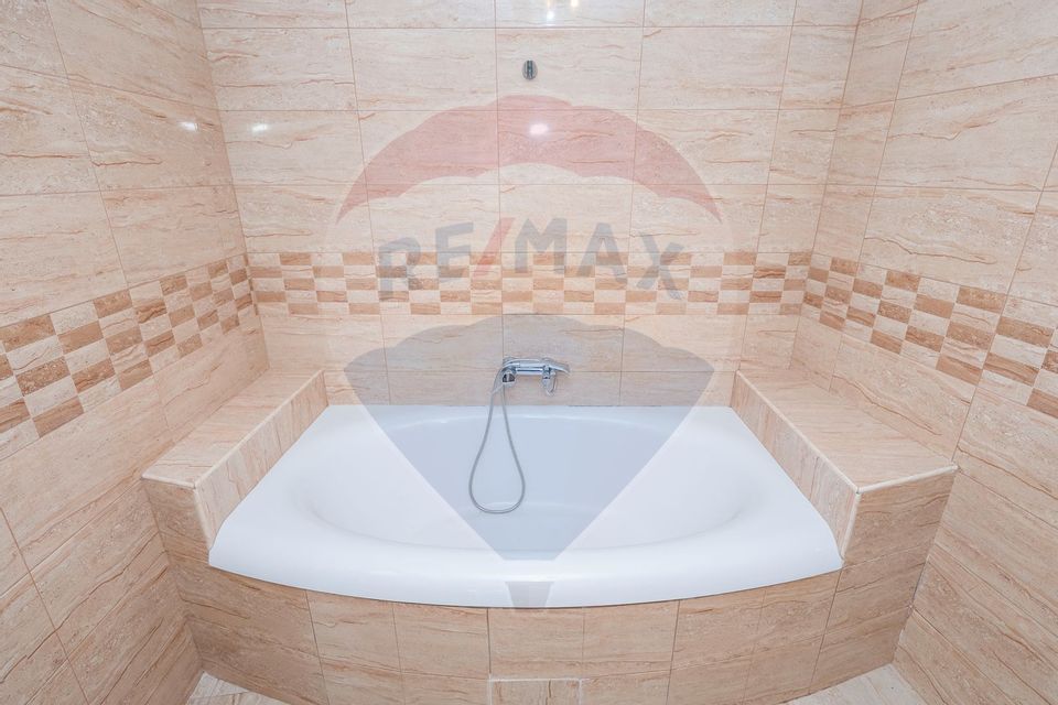 Casa 5 camere + spațiu comercial  zona centrala