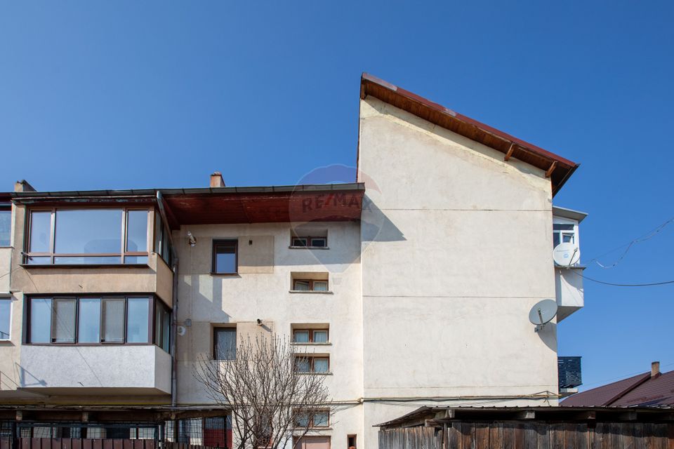 Apartament cu 3 camere de vânzare