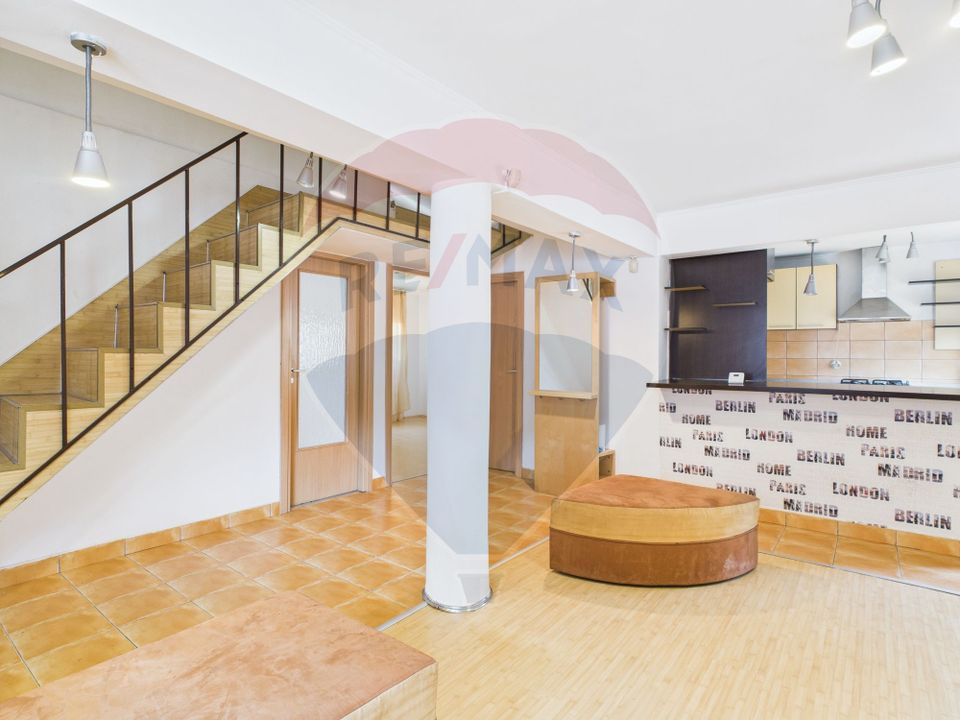 6 room House / Villa for sale, Est area