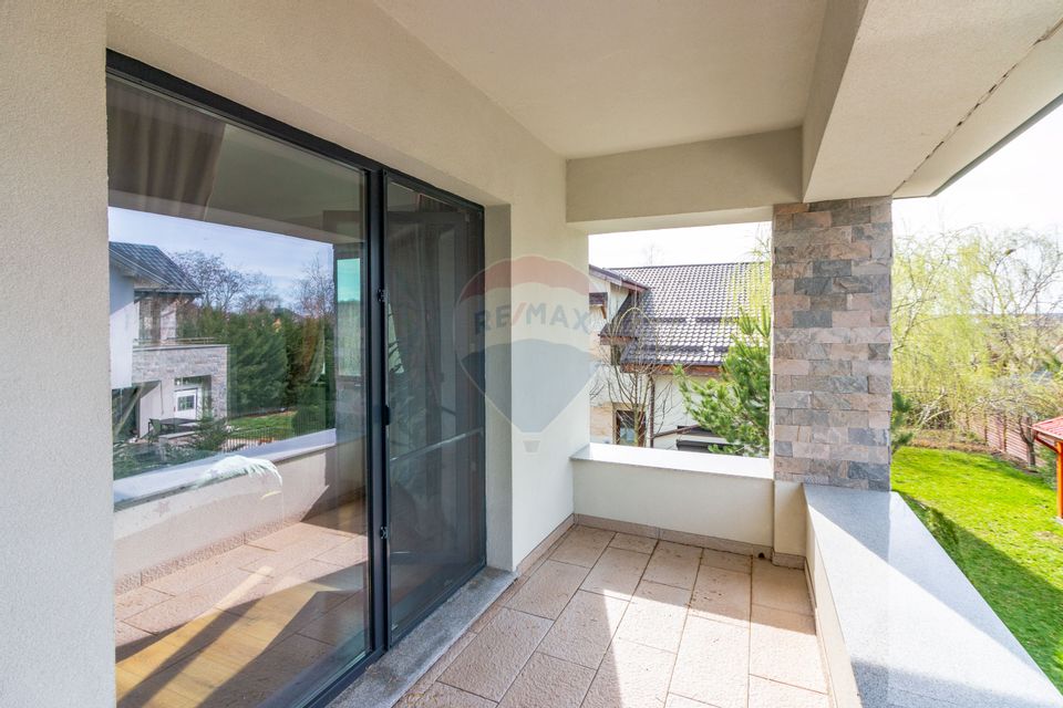 Villa in Corbeanca, near the lake, adjacent forest, blue lagoon