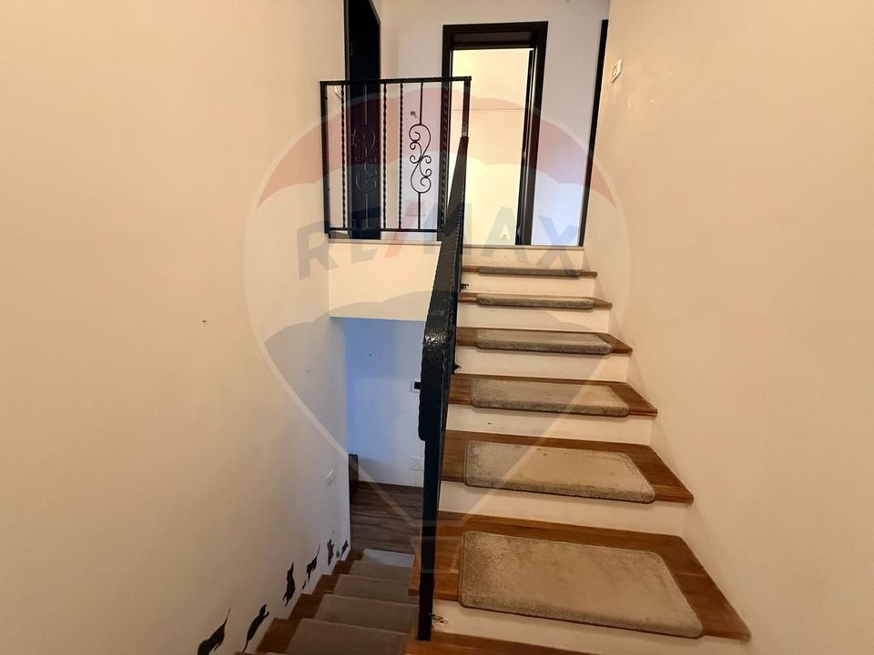 Casă / Vilă cu 4 camere de vânzare in Sanpetru