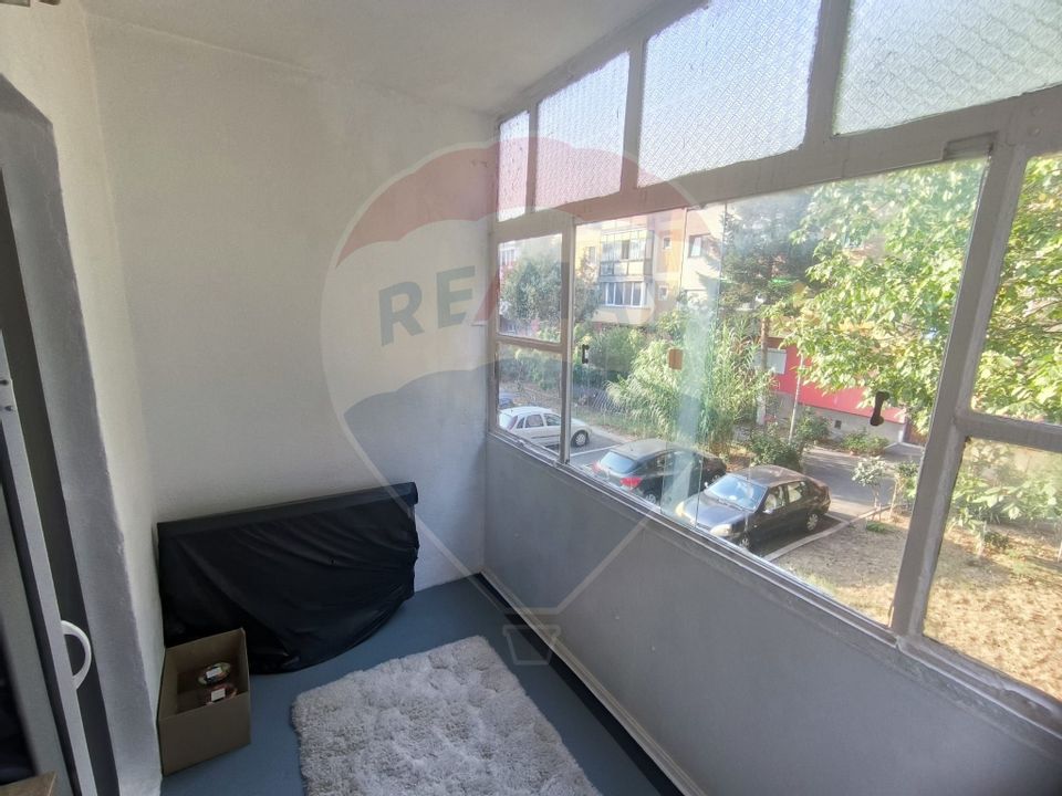 Vanzare ap 3 camere 2 bai etaj 1 complet decomandat  zona Miorita