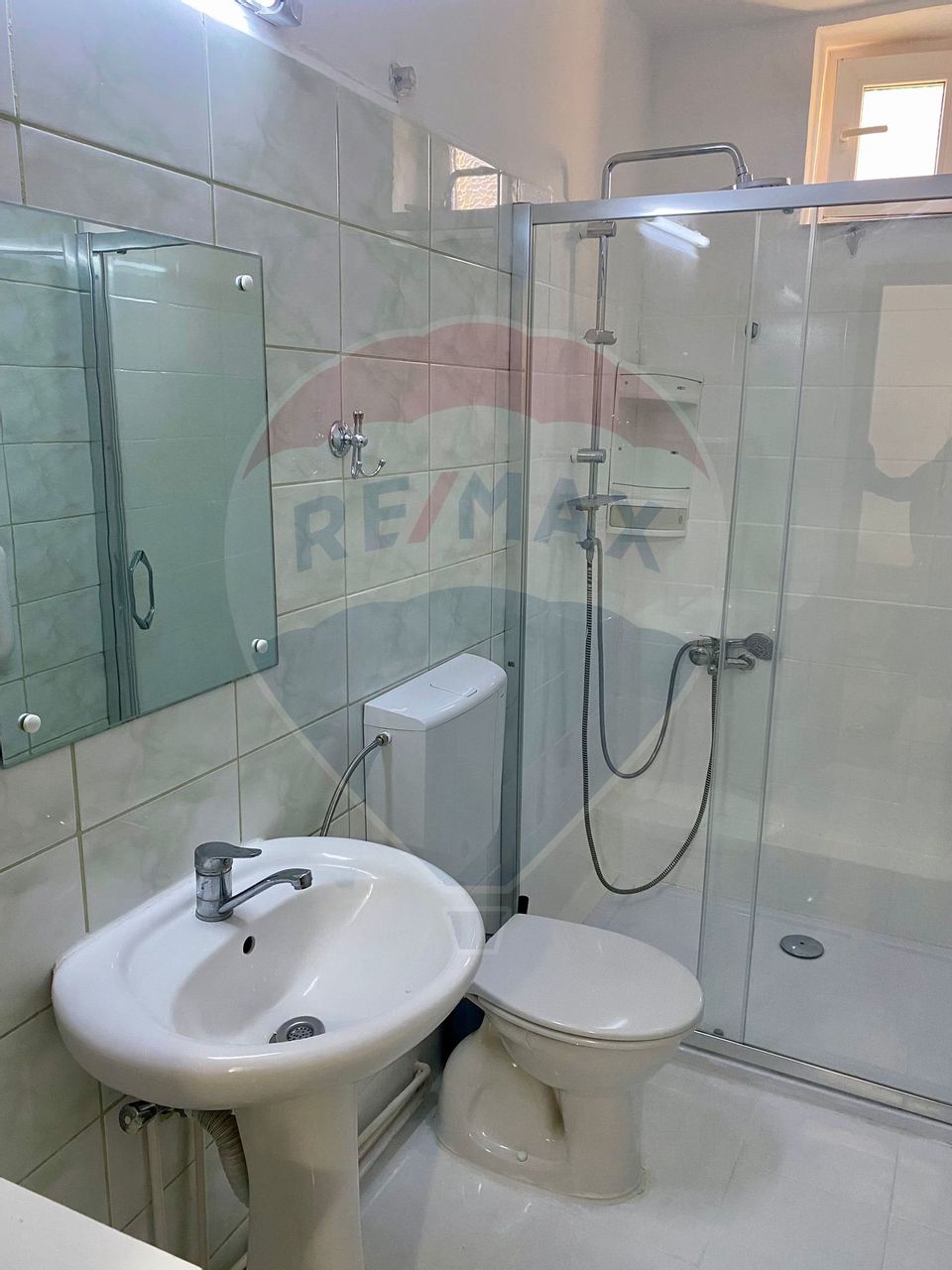 Apartament cu 2 camere de închiriat la casă, zona Grădiște