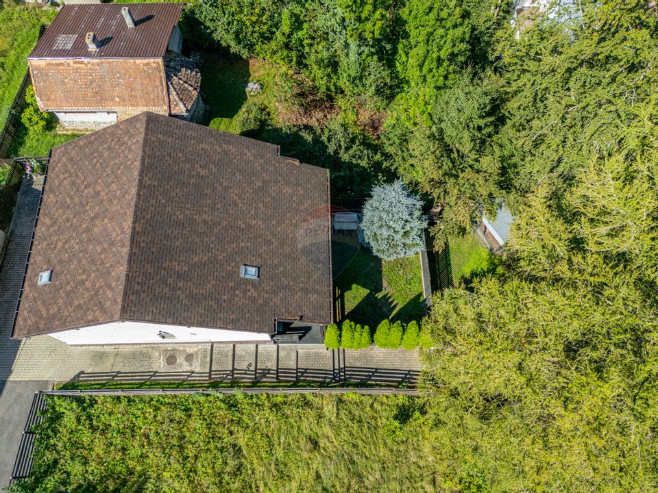 Casă P+M cu 6 camere în Bușteni - Zona Zamora