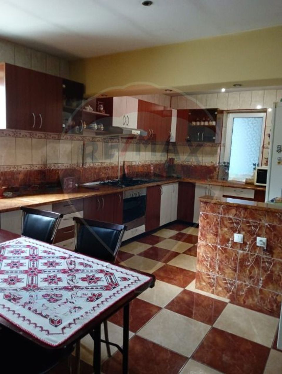 Casă spațioasă cu garaj - Mogoșoaia, foarte aproape de Podul Mogoșoaia