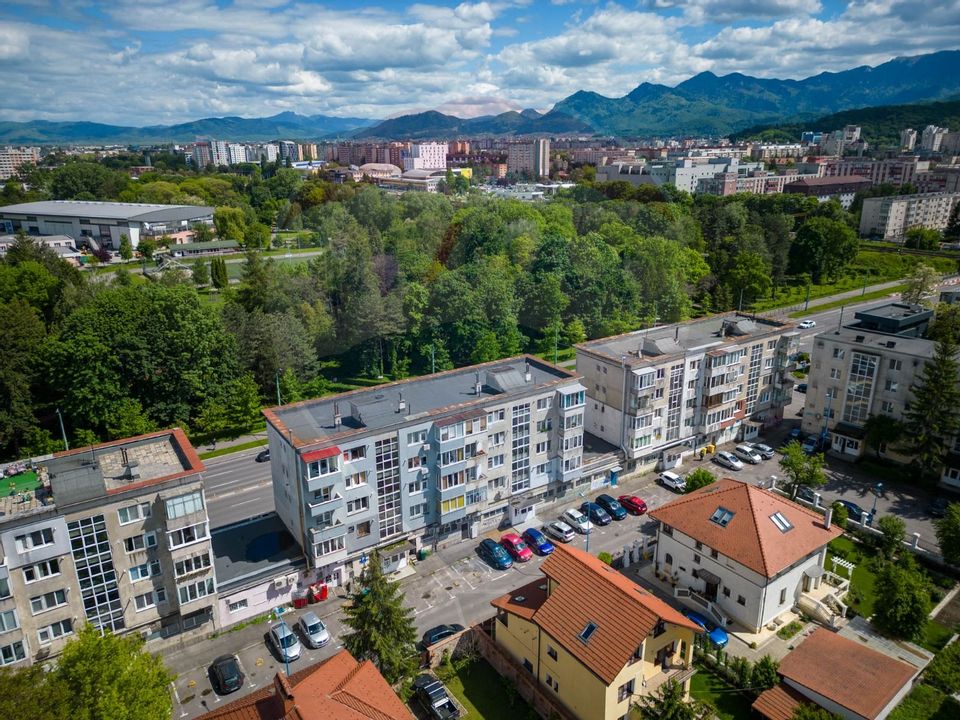 Apartament cu 3 camere, vis-a-vis de parcul Tractorul!