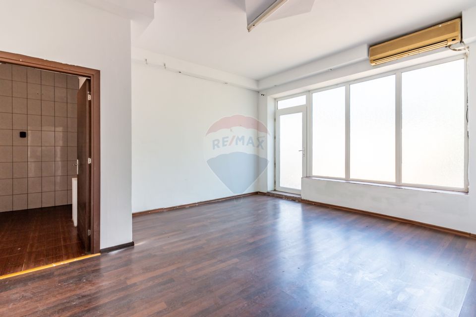 Casă / Vilă în zona Calea Calarasilor, ideal investitie, 6xparcare