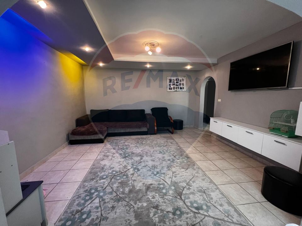 Apartament 4 camere decomandat cu loc de parcare etajul 3