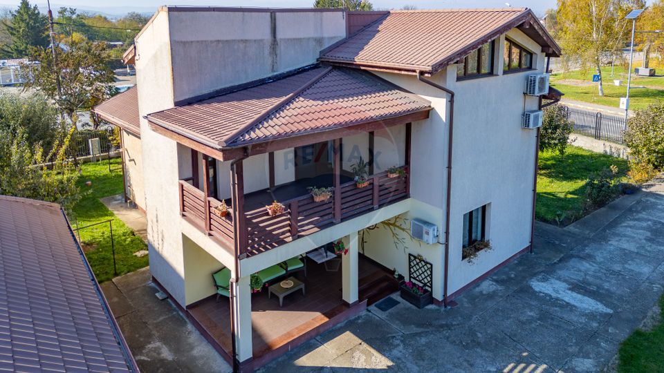 Vilă cu 7 camere de vânzare în zona Centrală Orașul  BUHUȘI