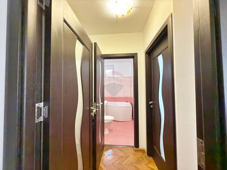 Apartament cu 3 camere de vânzare în zona Podgoria