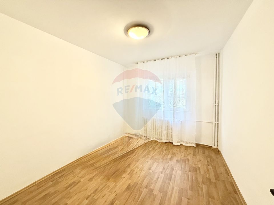 De vanzare | Apartament 3 camere, 2 bai, balcon | Apusului