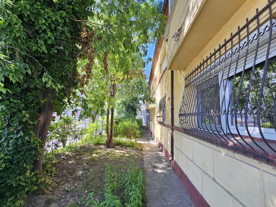 Apartament cu 3 camere de vânzare în zona Delfinariu/Constanta