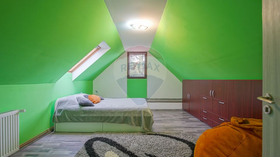 Casa individuala cu doua corpuri, teren 1000mp