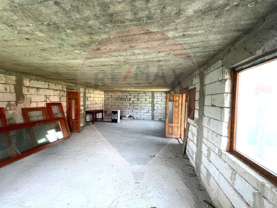 Casă / Vilă cu 6 camere de vânzare în BUHUȘI Județul BACĂU