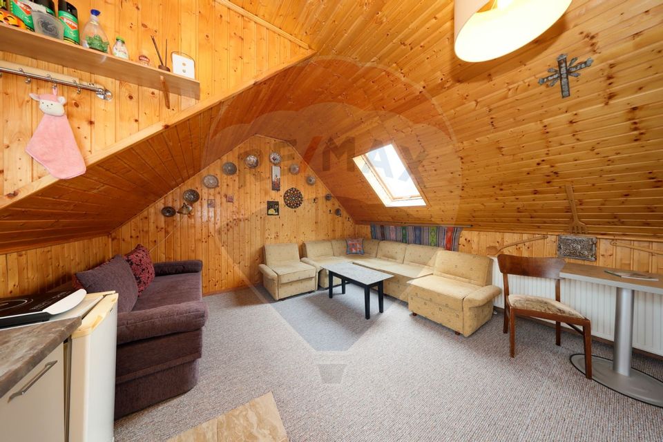 Casă cu 3 camere de vânzare în zona Schei