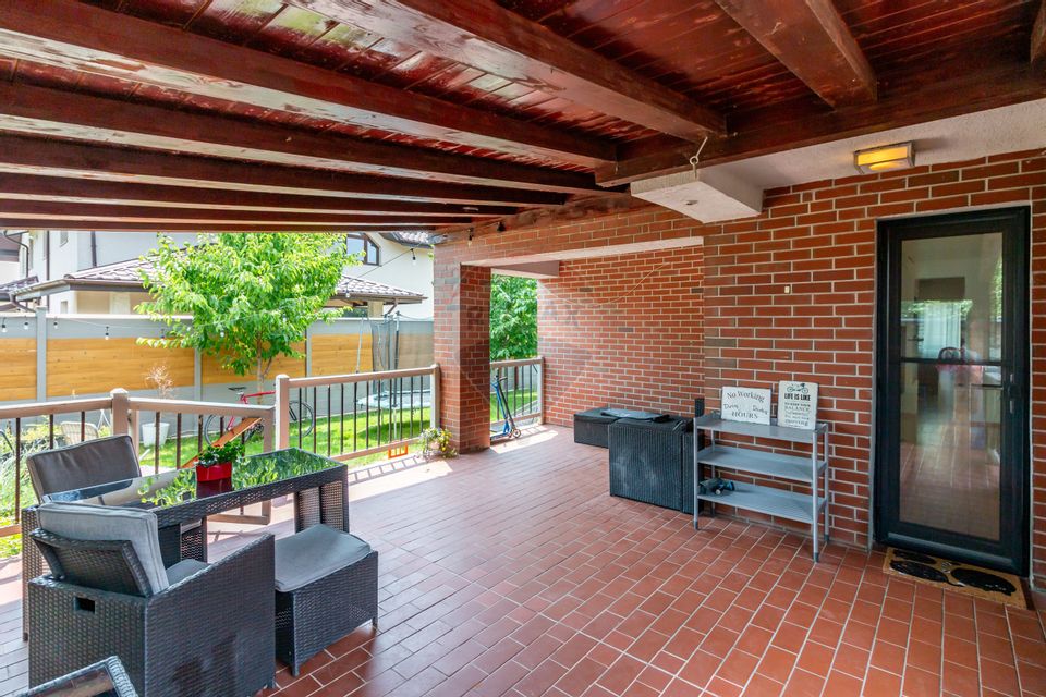 Casă / Vilă în zona Odai, Otopeni, strada privata