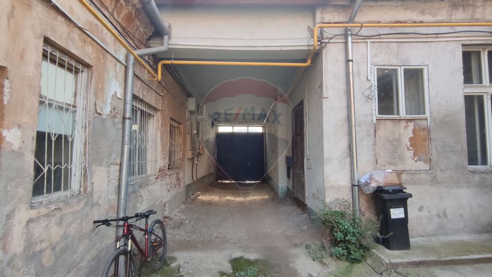 127sq.m Commercial Space for sale, Ultracentral area