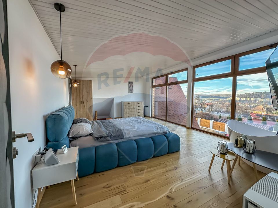 Casă / Vilă cu 6 camere de vânzare în zona Periferie