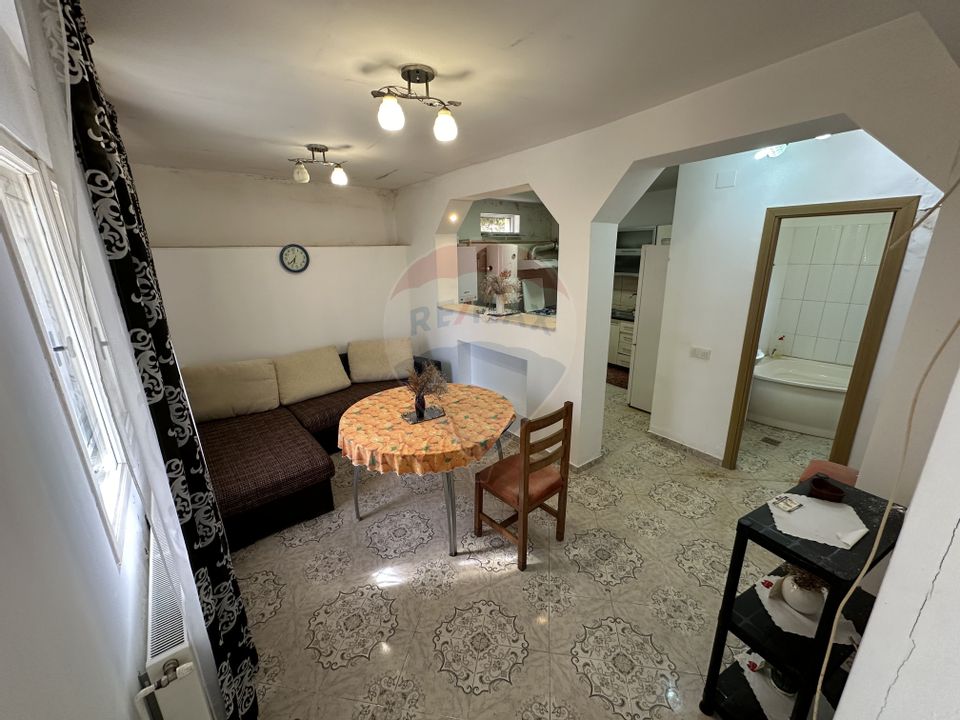 For sale | House with 8 rooms | Campina