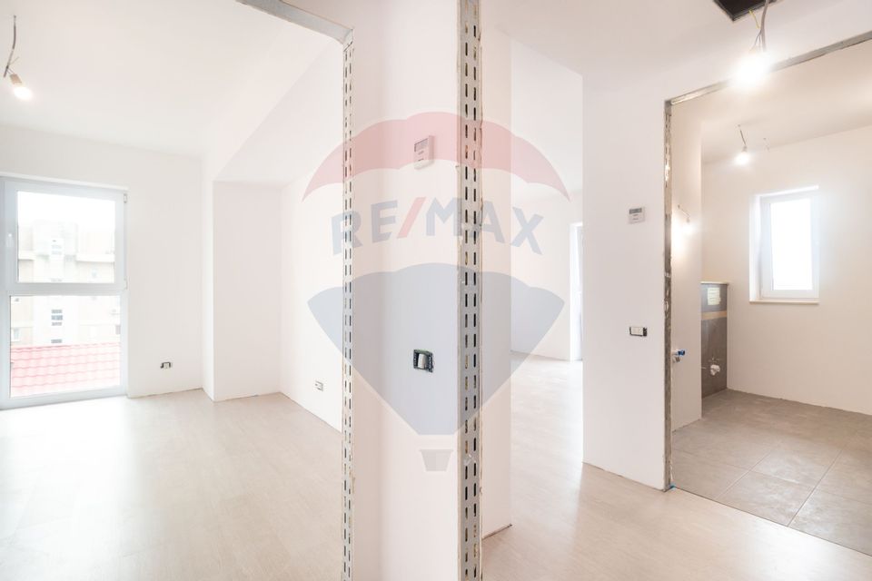 Unique 3 room oversized apartment, Damaroaia - Petrom City